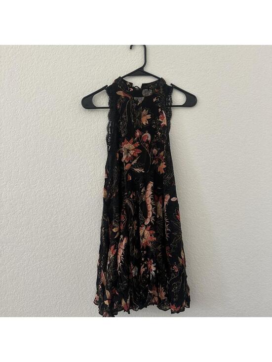 Free People Dresses & Skirts - Free People Black floral midi dress with lace trim